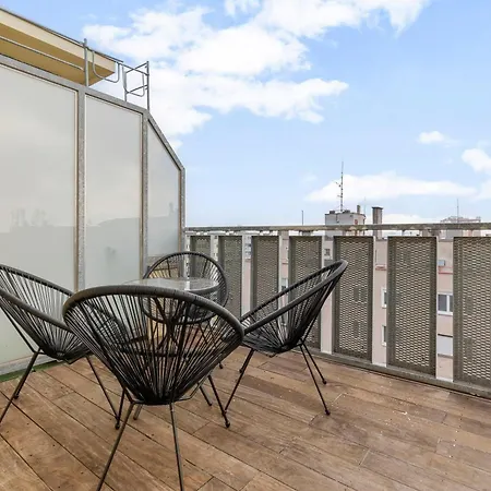 Lam Concrete Ac - Balcony 아파트