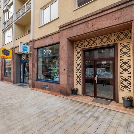 Lam Concrete Ac - Balcony Apartment