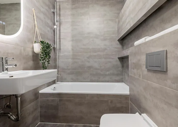 Lam Concrete Ac - Balcony Apartment *